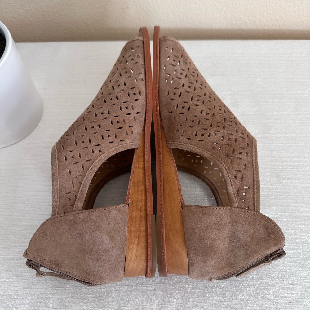 Violet & Red Pippa Tan Perforated Suede Low Wedge Sandals Women’s 8.5M - Picture 9 of 14
